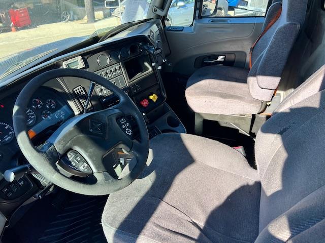 2015 International Prostar Day Cab, Cummins! - Image 18
