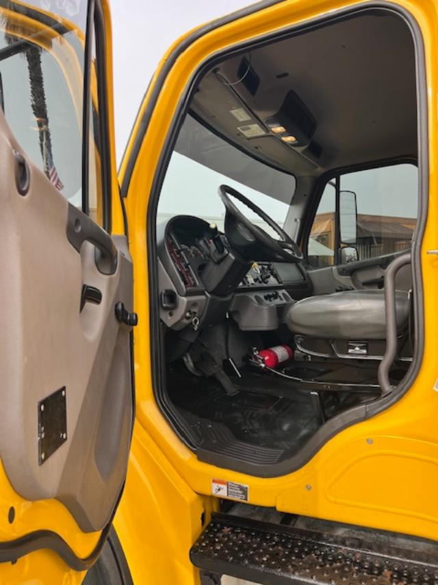 2020 Freightliner M2 26' Air Ride Box Truck - Image 17