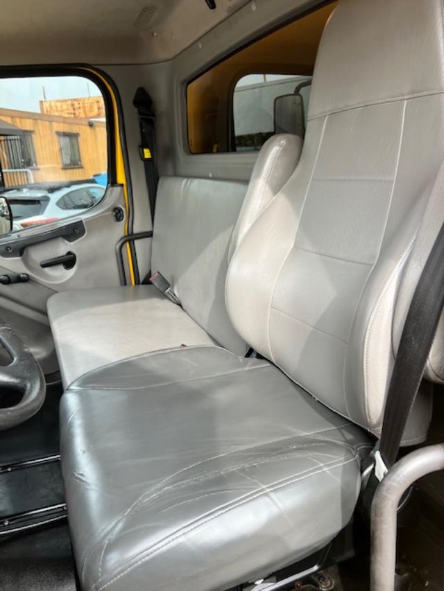 2020 Freightliner M2 26' Air Ride Box Truck - Image 19