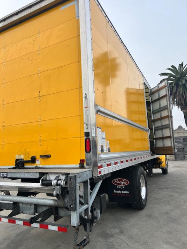 2020 Freightliner M2 26' Air Ride Box Truck - Image 6