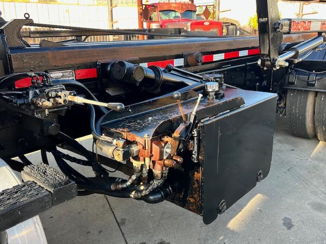 2005 Mack Granite CV713 Heavy Haul Rolloff - Image 11