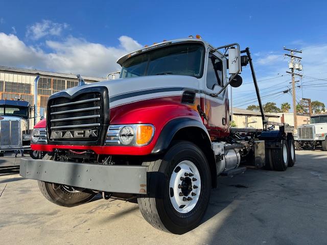 2005 Mack Granite CV713 Heavy Haul Rolloff - Image 2