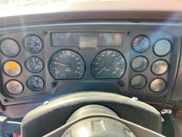 2005 Mack Granite CV713 Heavy Haul Rolloff - Image 21