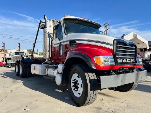 2005 Mack Granite CV713 Heavy Haul Rolloff - Image 4