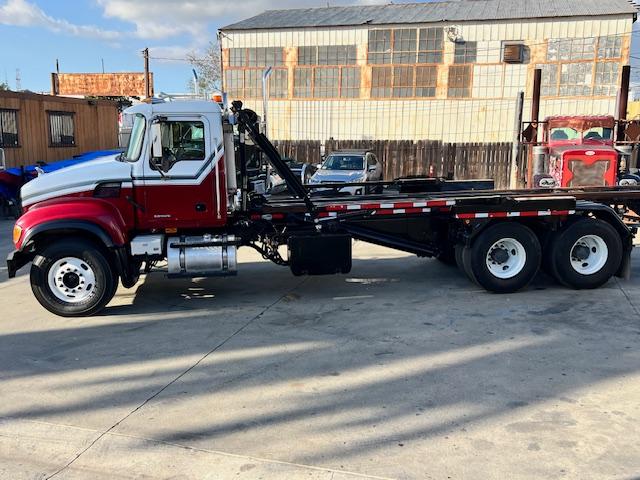 2005 Mack Granite CV713 Heavy Haul Rolloff - Image 13