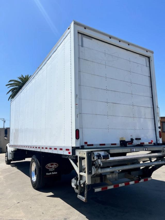 2019 Freightliner M2 106 26' Box Truck 1 Owner - Image 11