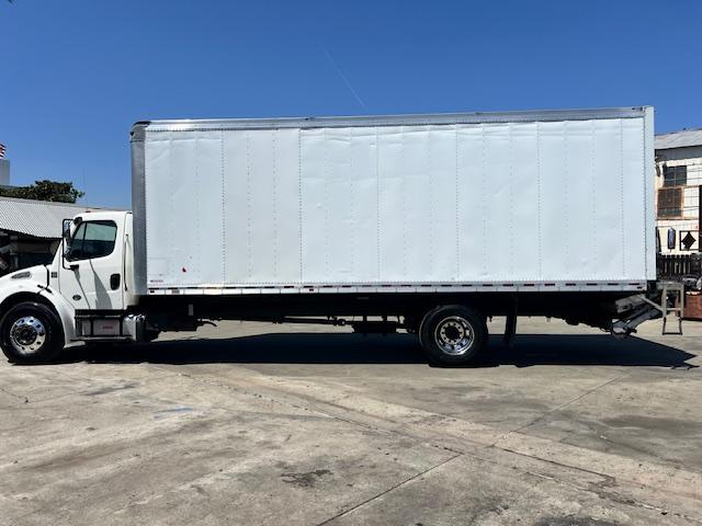 2019 Freightliner M2 106 26' Box Truck 1 Owner - Image 12