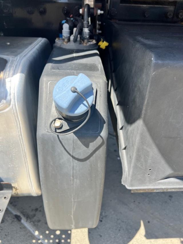 2019 Freightliner M2 106 26' Box Truck 1 Owner - Image 13