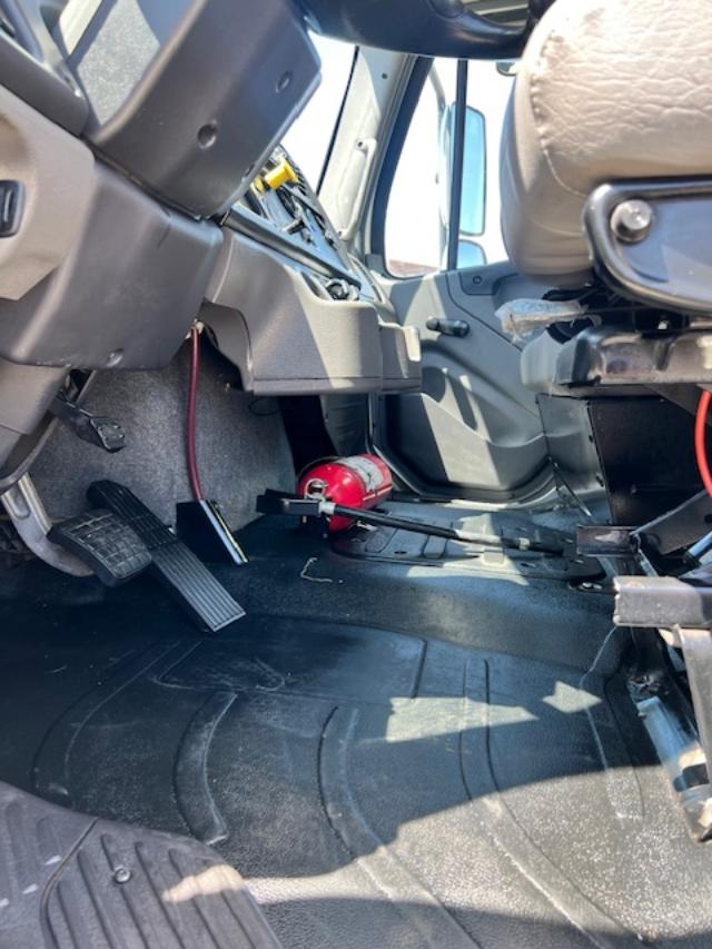 2019 Freightliner M2 106 26' Box Truck 1 Owner - Image 19