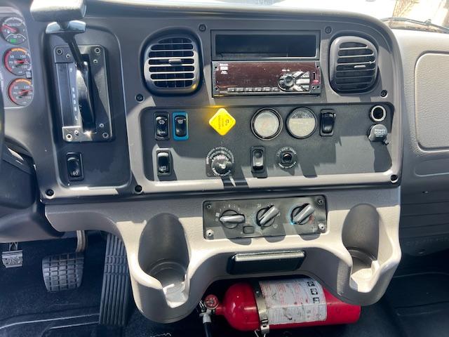 2019 Freightliner M2 106 26' Box Truck 1 Owner - Image 21