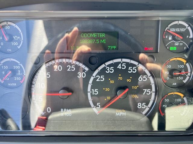 2019 Freightliner M2 106 26' Box Truck 1 Owner - Image 22