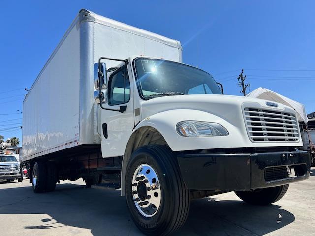 2019 Freightliner M2 106 26' Box Truck 1 Owner - Image 3