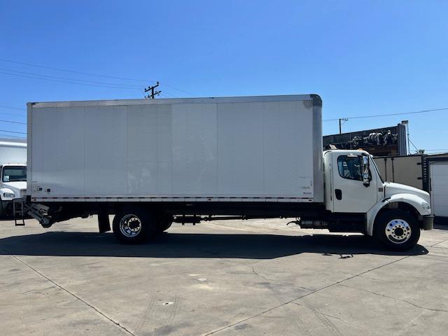 2019 Freightliner M2 106 26' Box Truck 1 Owner - Image 5
