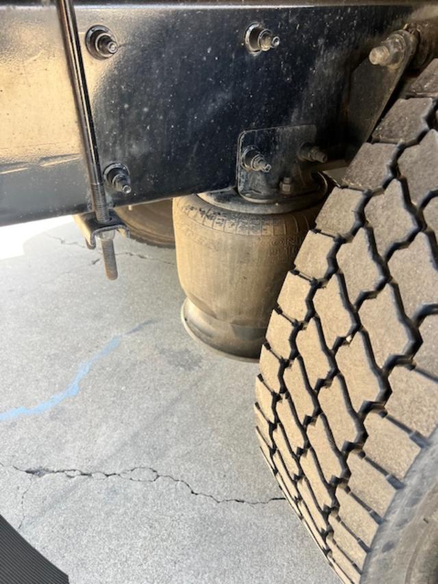 2019 Freightliner M2 106 26' Box Truck 1 Owner - Image 7