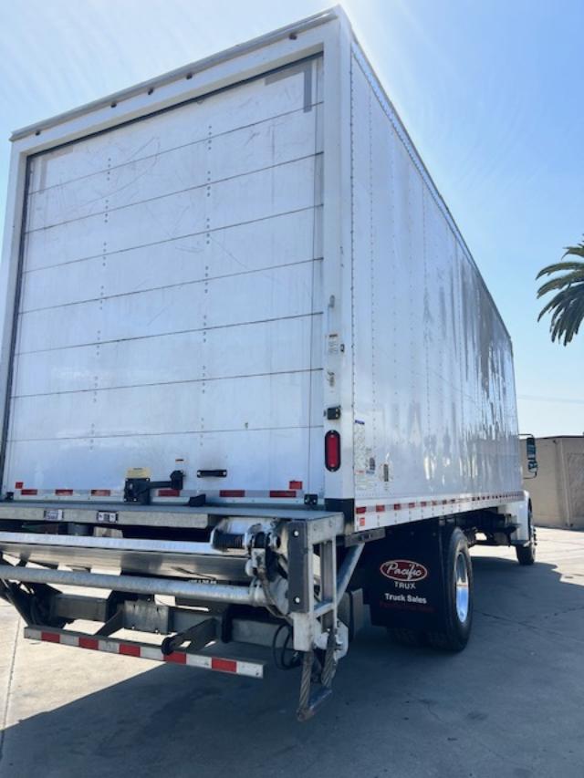 2019 Freightliner M2 106 26' Box Truck 1 Owner - Image 9
