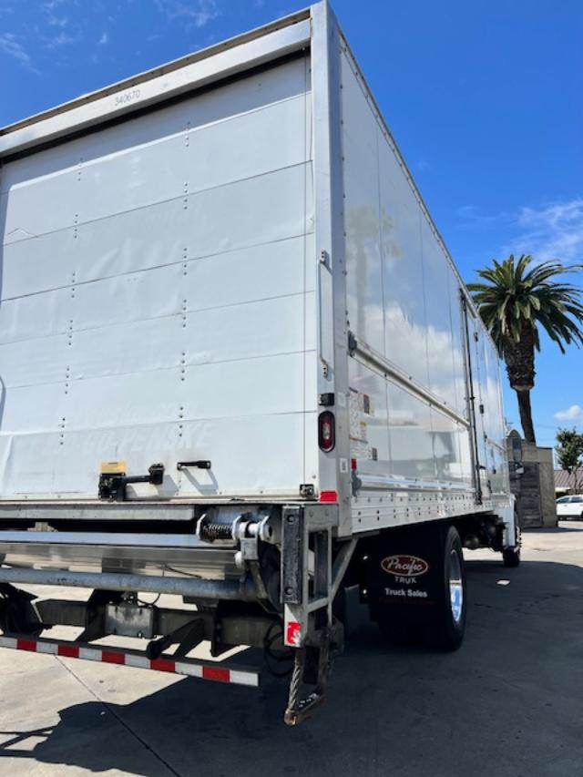 2020 Freightliner M2 26' Box Truck, 1 Owner! - Image 5