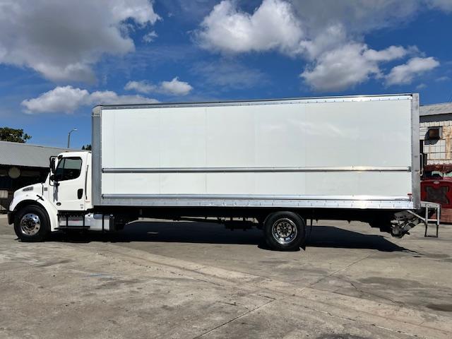 2020 Freightliner M2 26' Box Truck, 1 Owner! - Image 4