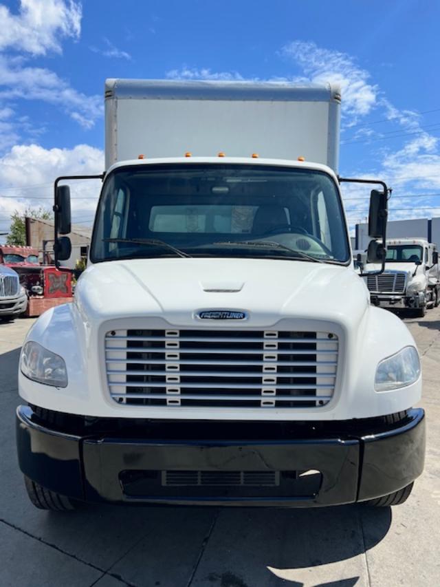 2020 Freightliner M2 26' Box Truck, 1 Owner! - Image 3