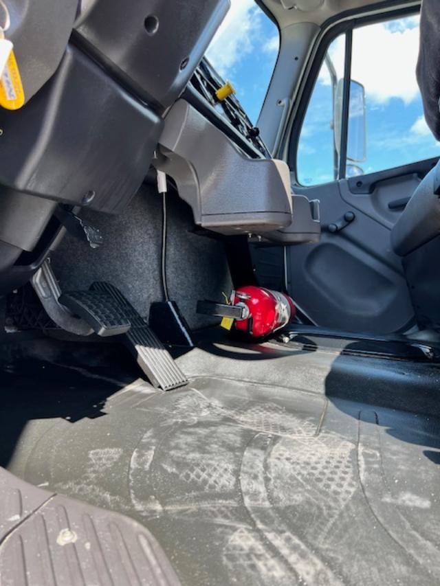 2020 Freightliner M2 26' Box Truck, 1 Owner! - Image 20