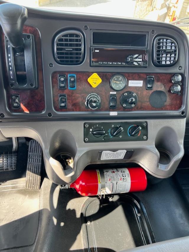 2020 Freightliner M2 26' Box Truck, 1 Owner! - Image 22