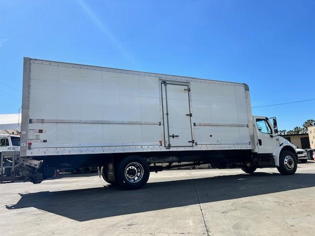2020 Freightliner M2 26' Box Truck, 1 Owner! - Image 14