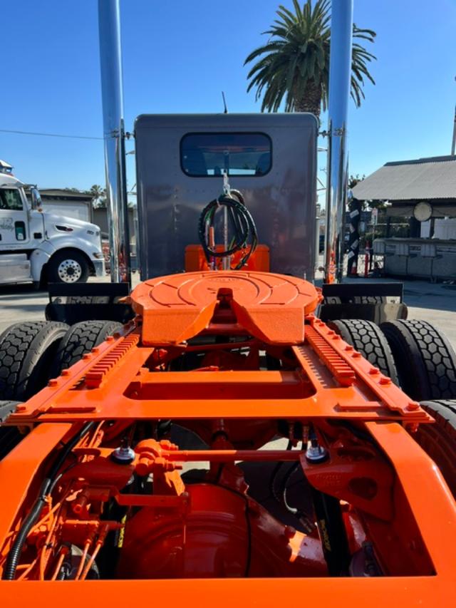 1993 Peterbilt 379 EXHD Custom Built Day cab - Image 11