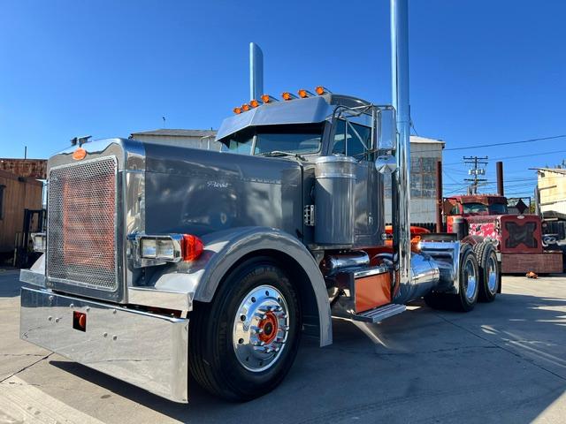 1993 Peterbilt 379 EXHD Custom Built Day cab - Image 4