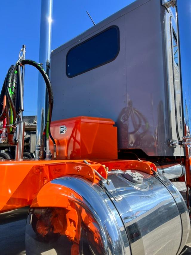 1993 Peterbilt 379 EXHD Custom Built Day cab - Image 6