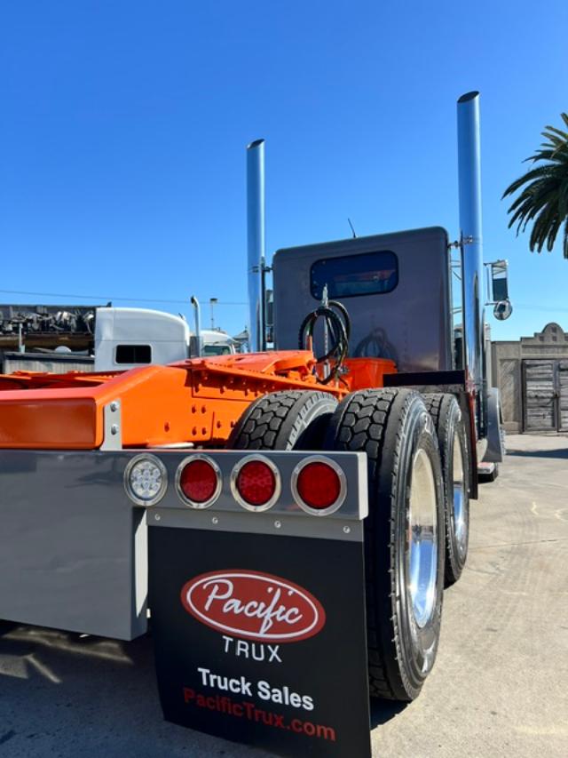 1993 Peterbilt 379 EXHD Custom Built Day cab - Image 9