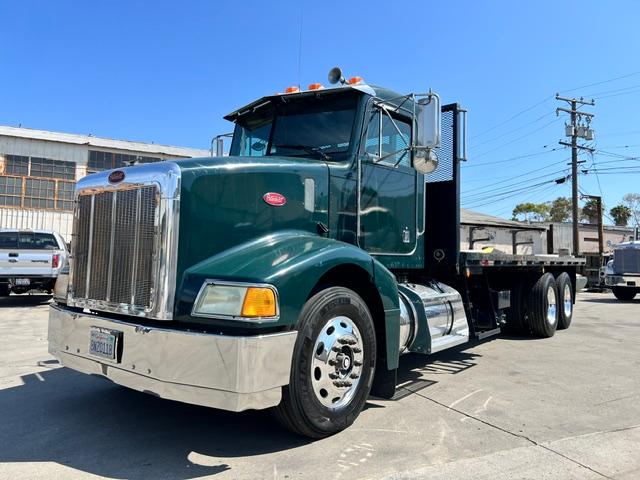 1998 Peterbilt 385 22' Flatbed - Image 3