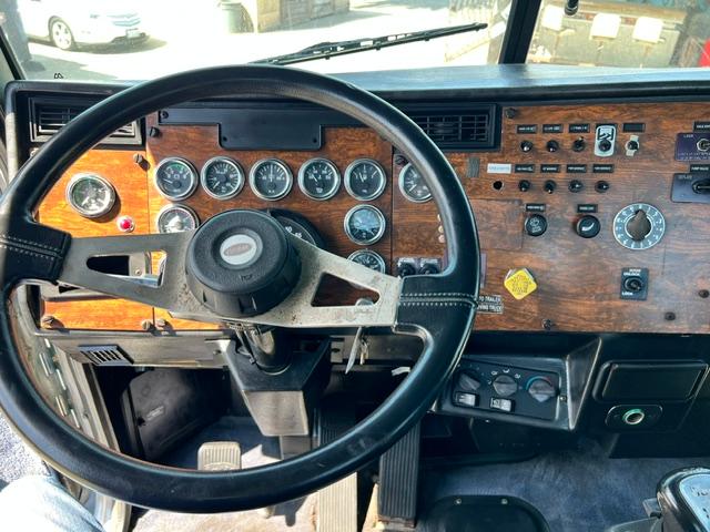 1998 Peterbilt 385 22' Flatbed - Image 17