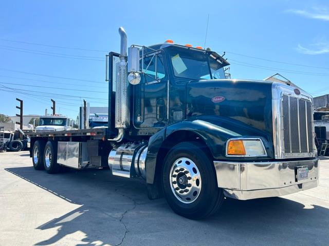 1998 Peterbilt 385 22' Flatbed
